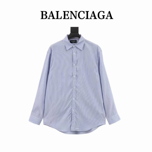 Balenciaga 巴黎世家 新款条纹翻领衬衫 采用定制棉质格纹面料，贴身穿超级舒服，就像被云朵轻轻包裹，完全不会有刺痒感，让你一整天都感觉自在又惬意！定制格