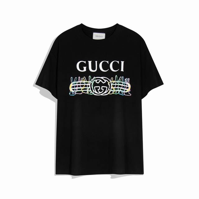 Gucci五彩兔子字母印花短袖T恤,设计看起来满满的高街范儿！版型剪裁特别有讲究！上身很洋气显瘦内搭外穿都看高密针织圆领设计，平整简约！亲肤透爽！T恤面料的柔软