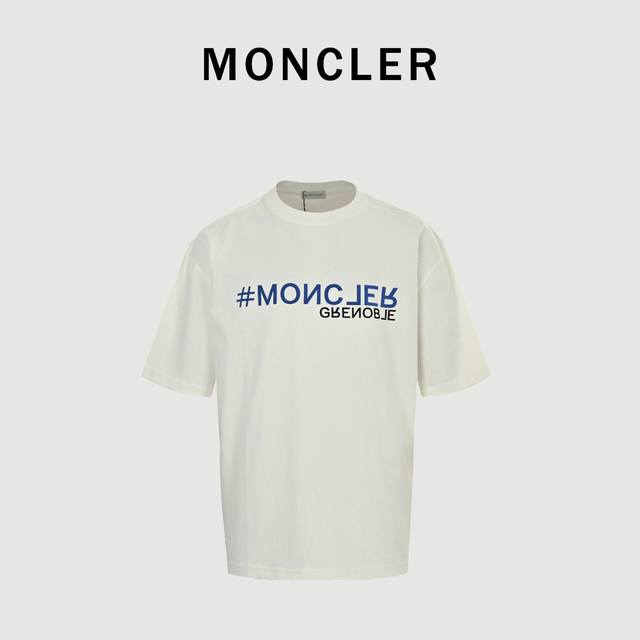 Moncler 蒙口 25Ss 植绒字母短袖T恤 面料采用定制240G 26支特滑双股精棉平纹高密无尘全棉布料。前幅高密度加厚，走线平整，代工品质，全套定制辅料
