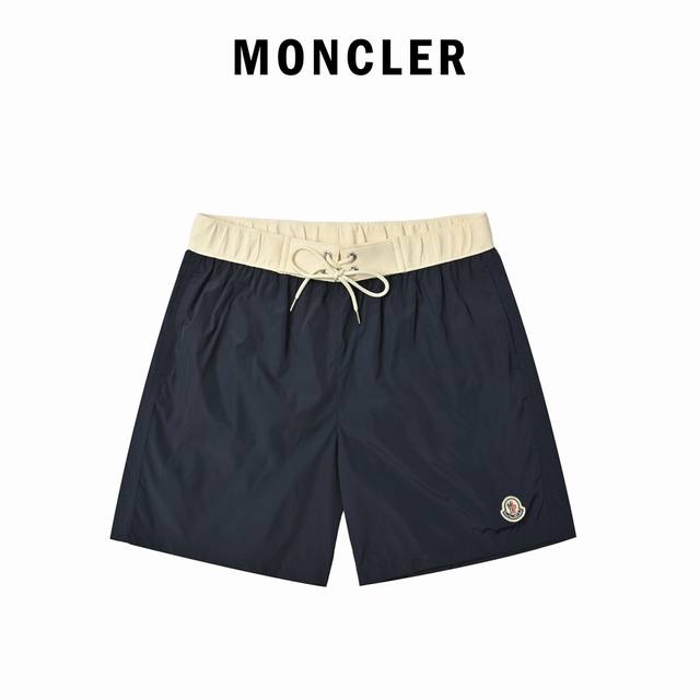 Moncler 蒙口 小标拼接沙滩短裤 谁懂啊家人们！刷到这条泳裤的瞬间 我的夏日海边Dna狠狠动了！！ Moncler今年这波新品简直把高级感焊在沙滩上 设计