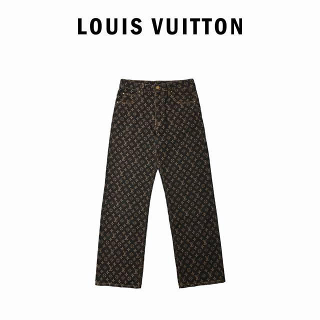 Louis Vuitton 路易威登 满印咖色牛仔裤 原18,300购入，面料采用定制老花提花帆布面料，这种面料柔软而坚固耐用，面料做了成衣重工洗水工艺，整条裤