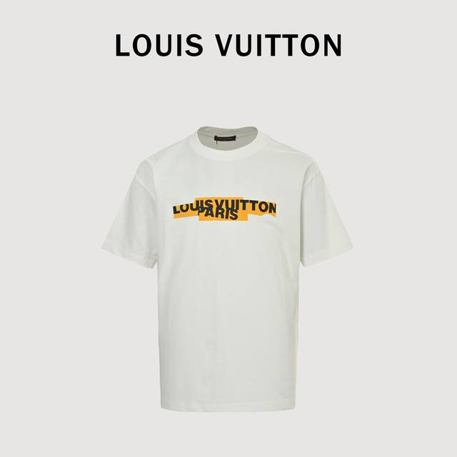 Louis Vuitton 路易威登 25Ss 胶带Logo立体压胶短袖T恤 面料采用260克重精梳棉，定制32支1*1螺纹，成衣两遍水洗处理， 面料舒适亲肤无