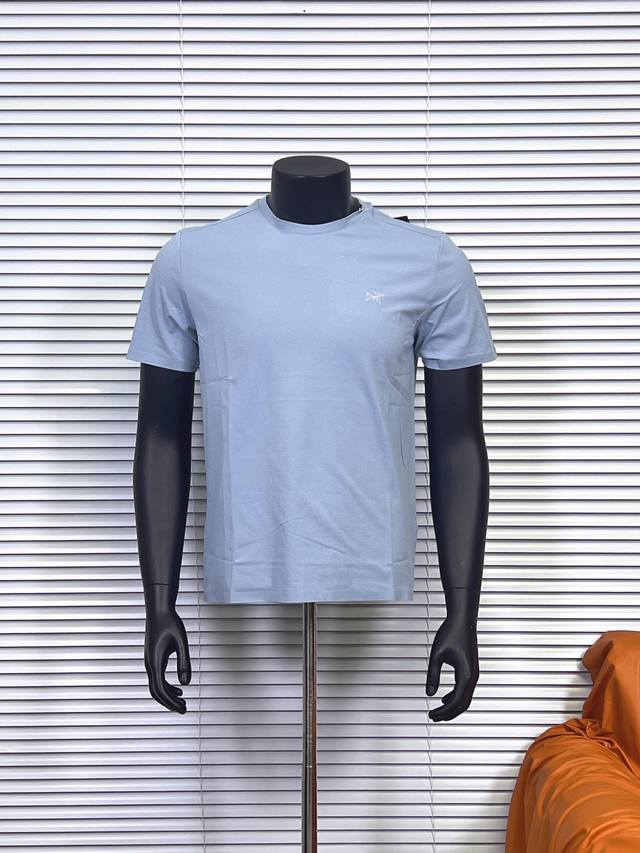 Arcteryx Bird Cotton 始祖鸟短袖经典Logo圆领针织T恤。 面料成分特点:采用纯棉科技感凉感面料，具有冷感、超弹、快干、抑菌和抗紫外线等优点