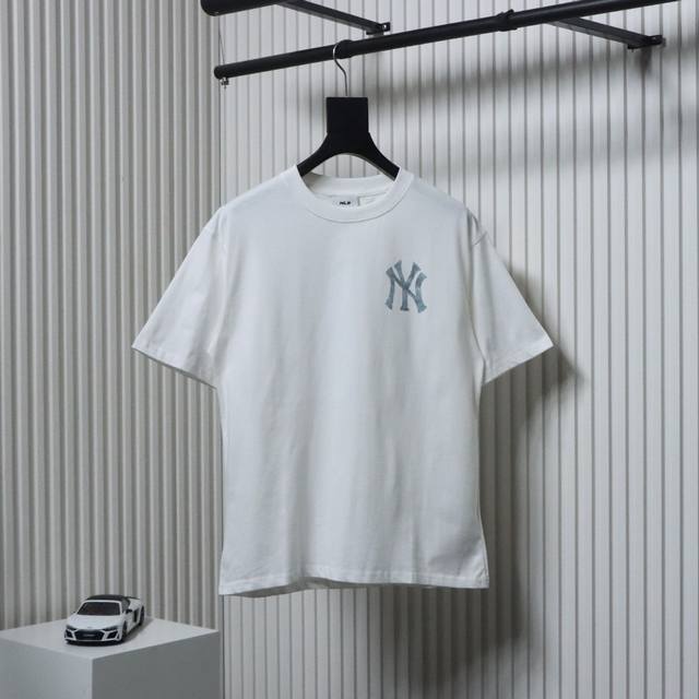 Mlb 洋基队 Ny 后背满印Logo印花情侣短袖T恤 小红书热门爆款 明星网红同款穿搭 男女日常通勤穿搭必备单品 高品质260克高克重双纱面料 亲肤透气不起球