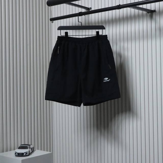 Balenciaga 巴黎世家 3M刺绣 尼龙 拉链口袋 黑色高街短裤 随意对比 Zp一致 完全对版！ 不知道怎么穿 黑色系列巴黎世家穿搭准没错 好看也很好搭配