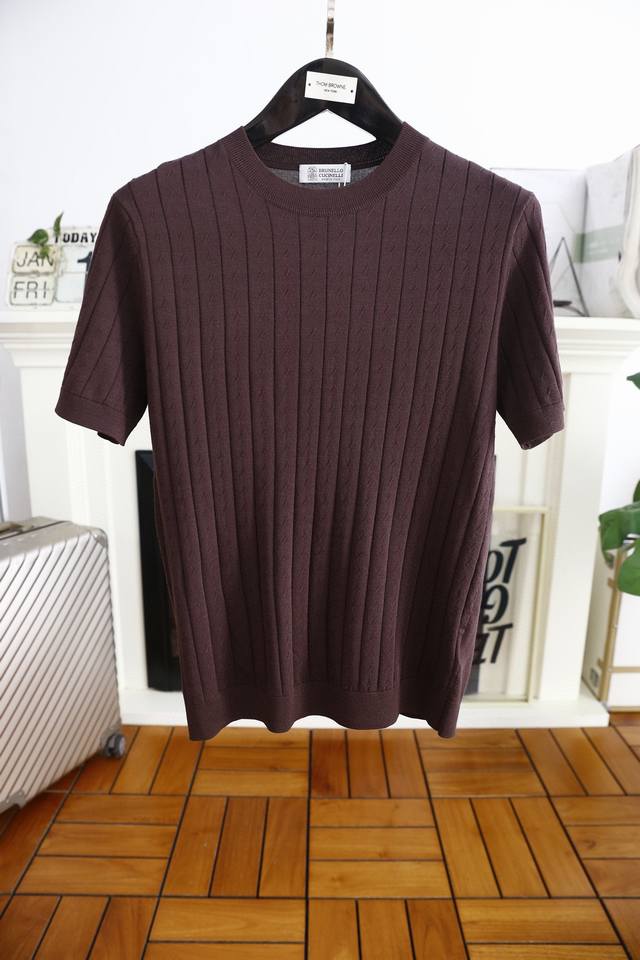 Brunello Cucinelli. 25早春新品时尚短袖毛衫奢华经典元素搭配！衣橱里不可或缺的百搭利器，市面罕见类型，柔软亲肤，奢华经典元素设计自带辨识度