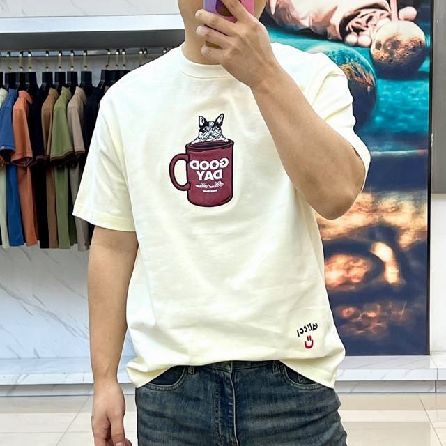 Gucci、2025春夏男士新款Logo圆领短袖T恤。进口定织面料，%100纯棉、面料手感丝滑柔软，透气亲肤性极佳，着身无比的舒适，整体质感相当之高！衣身胸前标