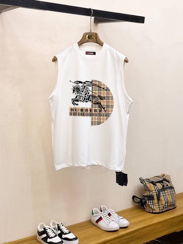 直 品牌 Burberry 巴宝莉 2025夏季新品背心T袖 经典简约款式 任何人都可以轻松驾驶 进口定制丝光棉面料 手软舒适有型 吸汗透气 ，胸前经典品牌字母