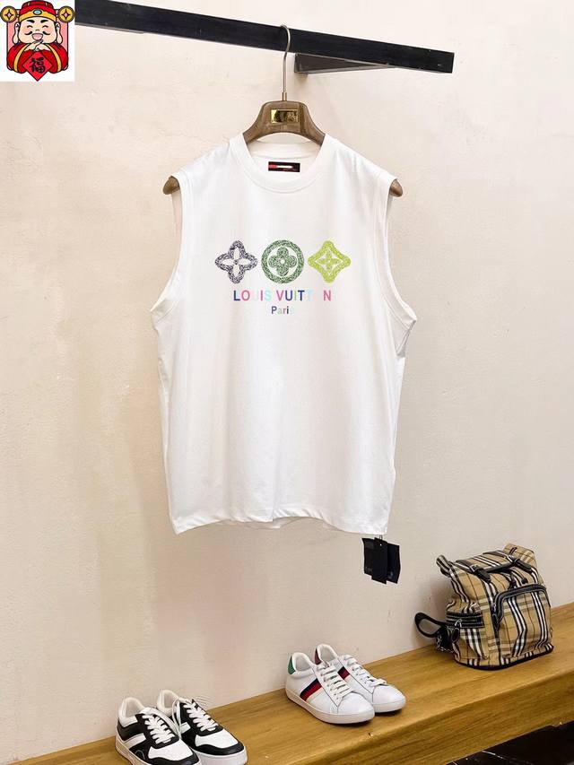 直 品牌 Lv路易威登 夏季新品背心T袖 经典简约款式 任何人都可以轻松驾驶 进口定制丝光棉面料 手软舒适有型 吸汗透气 ，胸前经典品牌字母Logo设计 奢华时