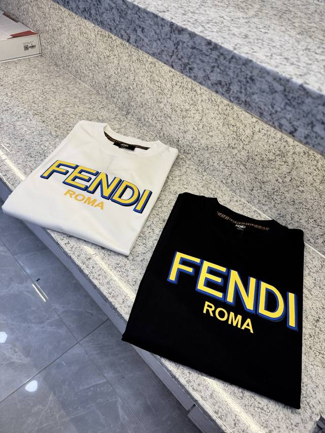 Find芬滴25 Ss X新品春夏首发专柜 品相完美 最新款短袖圆领T恤高端订制 设计前卫时尚！品牌Logo重工艺设计高端定制长绒欧棉180克面料手感柔软.穿着