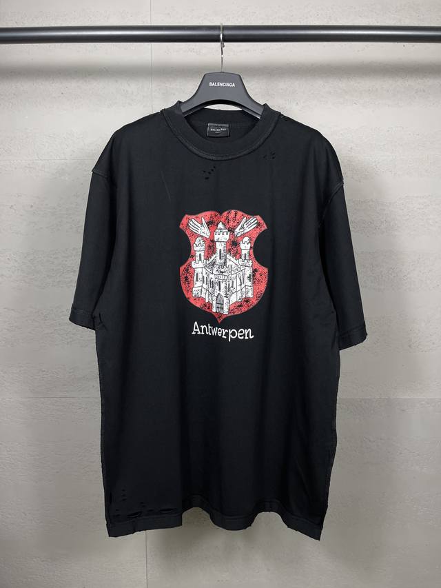 实拍图 顶级版本.官网品质 Balenci*Ga 巴黎 前面印花成衣水洗磨烂新款T恤# 新款 反车缝线设计感十足。注意此款原版为反车缝线制作穿搭，磨烂水洗做旧，