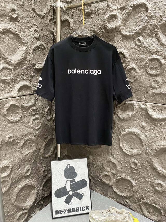 全棉双纱、克重330克 顶级版本.官网品质 Balenci*Ga 巴黎. 大Logo新款滑雪系列短袖T恤# 新款 前后面左右袖釆用新Logo印花，欢迎对比 ，布