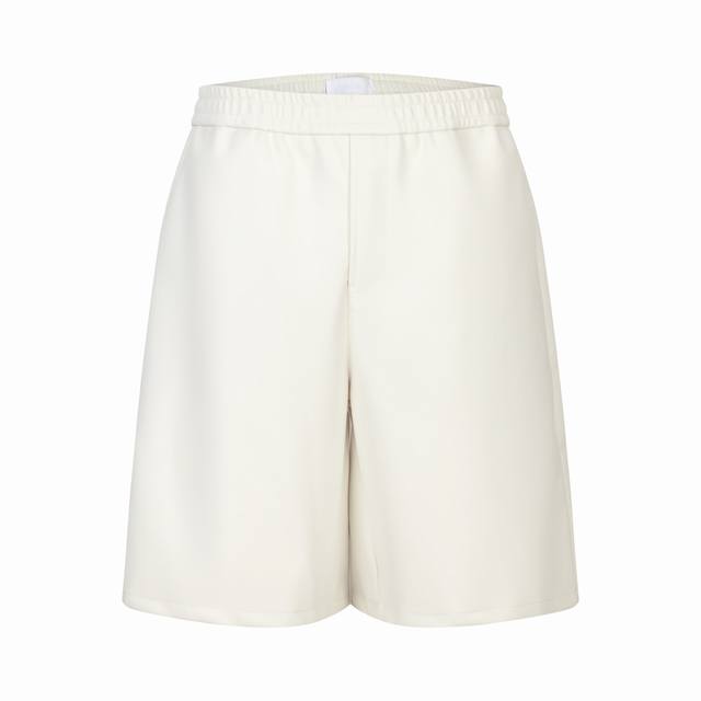 原版开发 顶级版本』 Prada 双面羊皮口袋短裤 面料：采用0.5*2复合双面小羊皮，面料原版定染杏灰色，面料定制交叉压纹。1000米起定款式，成衣效果呈现出