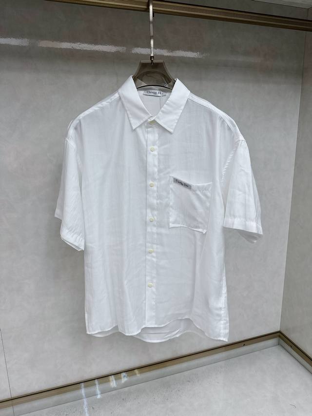迪奥 Dior 2025Ss春夏新款褶皱短袖衬衫，这个面料的舒适度 当穿都可Os版型 男女穿都好看上身绝对惊喜的一款！搭配系列 真的非常爱的一款！怎么穿都没有雷