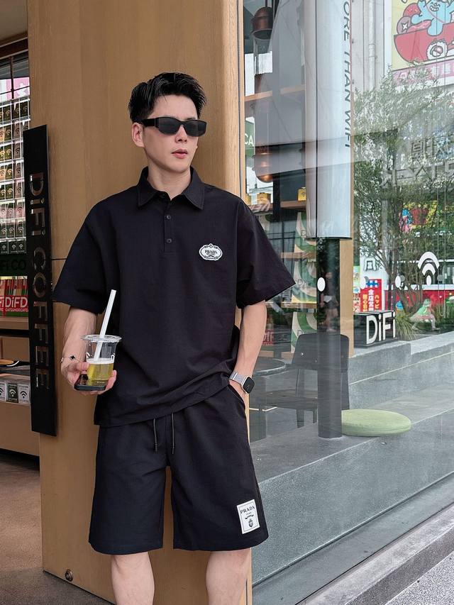 衣服 裤子 普家夏季新款套装，采用轻薄凉感速干肌理感面料，吸湿不闷汗易打理，夏天救星！夏日暴汗党必入！上衣标识采用牙刷绣点缀，整套简洁大方，五金细节到位！码数M