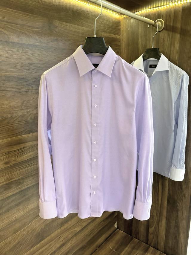 New# Zilli 绅士提花人字纹长袖衬衫，品质之选，优雅尽显 在繁忙的都市生活中，一件得体的衬衫是商务与休闲场合的必备之选。Zilli品牌，以其卓越的品质和