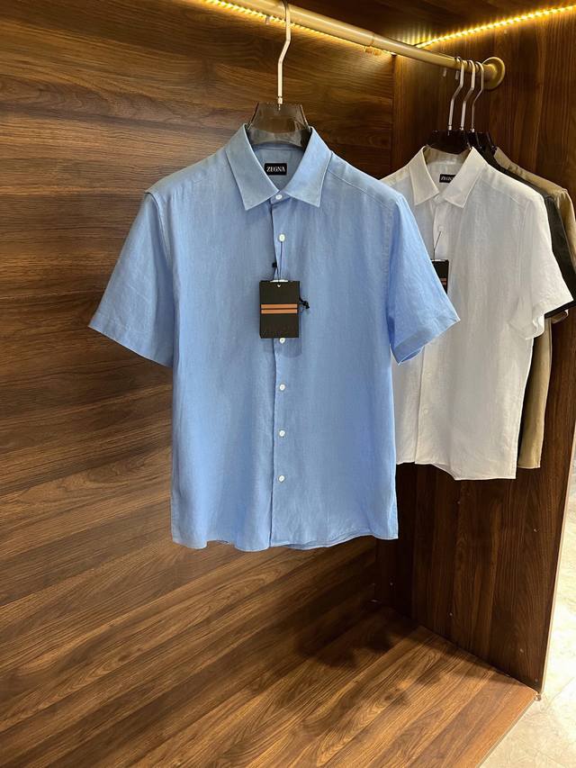 New#翻单到货 Zegna 杰尼亚 新款特织麻料短袖衬衣，贸易公司渠道稀出，领先官网发售！经典休闲衬衫搭配独特的尖领设计，简洁干净、经典时髦的版型设计，领后设