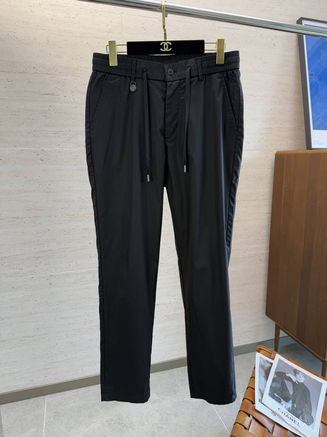 Boss25S男士休闲裤 最新款上身版型无敌正！绝对可以闭眼收的一款，此款裤子非常百搭，弹力腰围,日常上班 户外运动都可以穿着，是时尚休闲与户外运动的完美结合，