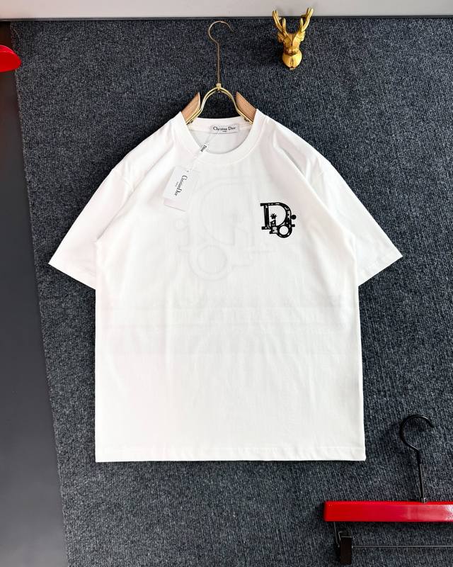 Dio* 25春夏最新最顶级版 前胸刺绣字母 融合后幅印花刺绣潮流短袖，最顶级的品质专柜原单短袖，顶级制作工艺 纯棉面料，专柜款独特设计，采用进口高端订制进口丝