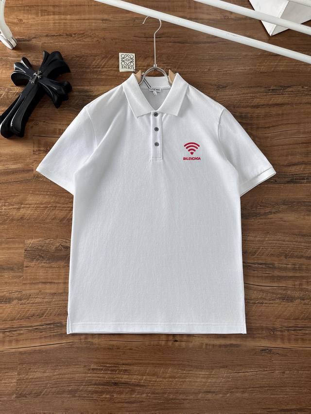 巴黎世家 2025Ss 新款春夏短袖翻领T恤Polo，高版本客供定制高端丝光面料简单时尚款，W配色超级好看！经典Logo简单大方的款式！满满的高级感，四季可穿。