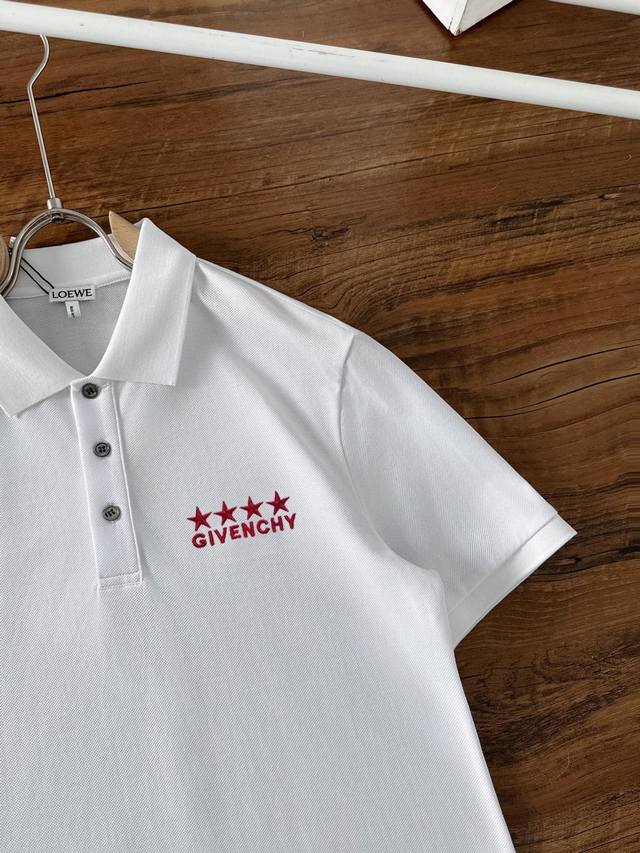 纪梵希 2025Ss 新款春夏短袖翻领T恤Polo，高版本客供定制高端丝光面料简单时尚款，W配色超级好看！经典Logo简单大方的款式！满满的高级感，四季可穿。简