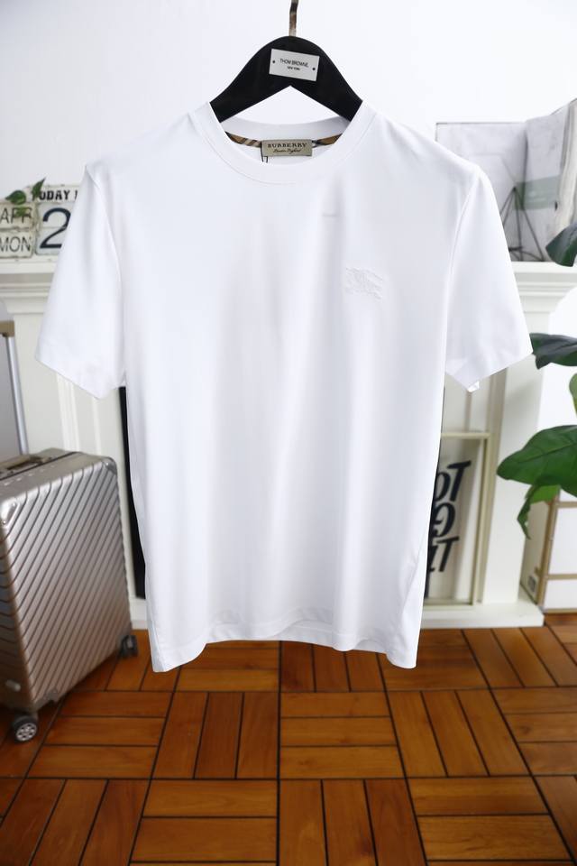 巴宝丽 Burbe*Ry. 25Bur夏季新品男士圆领短袖奢华品牌刺绣战马Logo标识标注上身就能体会这款设计带来的年轻与时尚感！整体时尚而有潮流，采用顶级12
