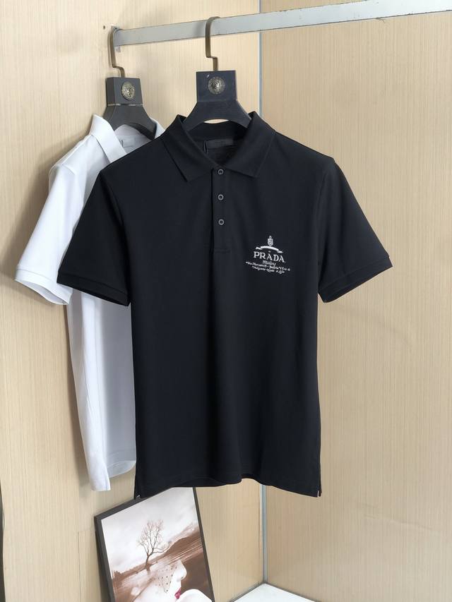普拉达 2025Ss夏季新款 Logo男士翻领Polo衫！经典商务男款，高端男装的天花板级别的商务男款！简约时尚大气不失优雅，单穿内搭体面过人，品质控 细节控的