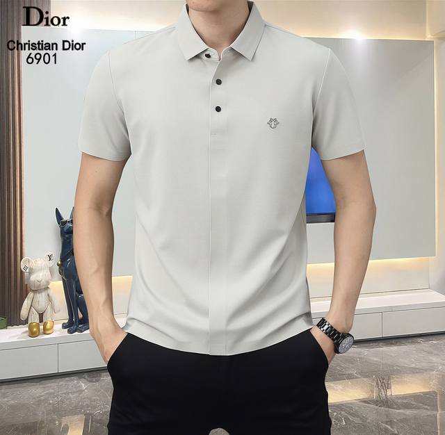 迪奥-25Ss新款春夏短袖翻领T恤Polo，最高版本客供定制高端华夫格冰丝无痕面料简单时尚款，拼色螺纹超级好看！胸前芬迪字母刺绣经典Logo简单大方的款式！满满