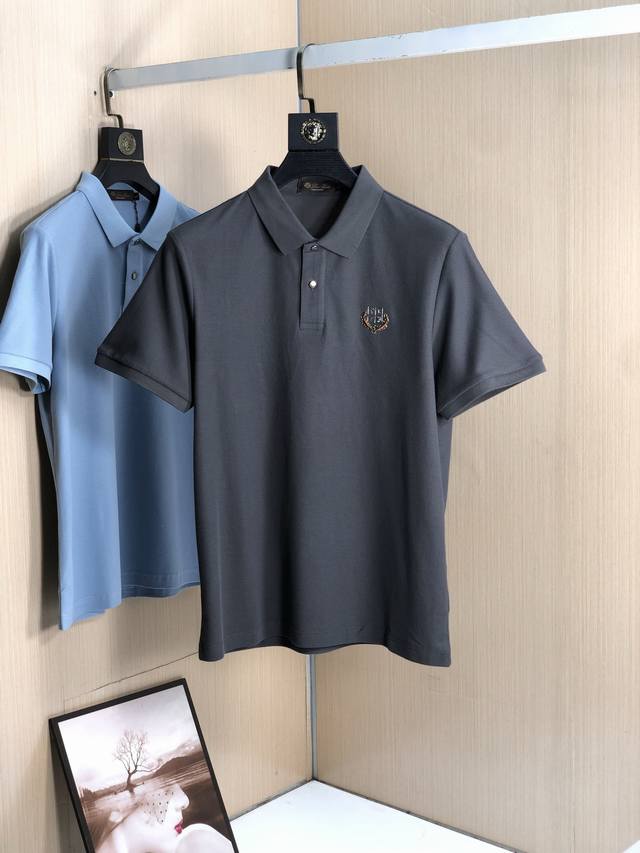 Lp-高端休闲系列！2025新品专柜休闲短袖Polo衫！品牌最新元素Logo重工设计 无痕剪裁 进口80支的超高支纱棉，手感柔滑舒适，弹性佳 软软细腻 不易起球