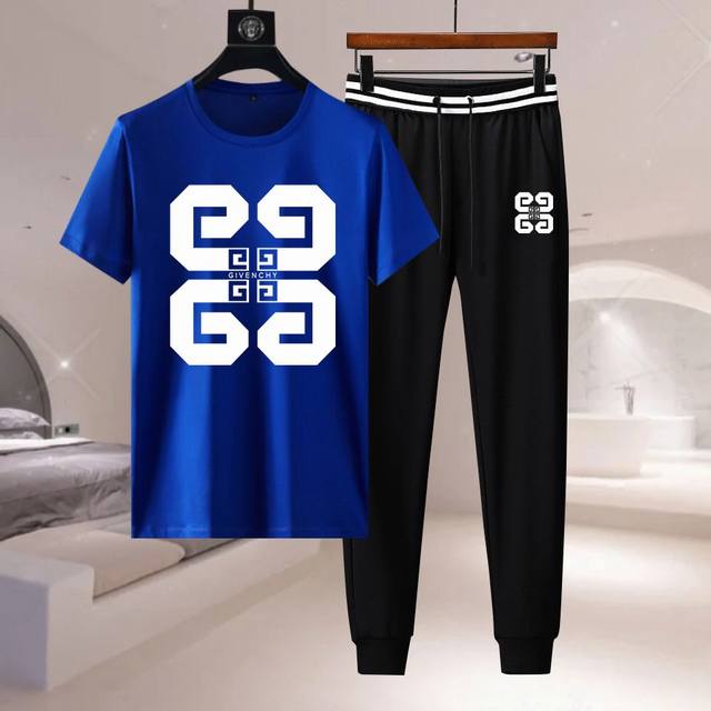 直 纪梵希 2025官网同款.世界知名奢侈品牌.夏季男士高品质货套装 采用进口原单面料 ，当季时尚潮流款，百搭爆款。简洁大方，精密的车工，让您走在时尚的顶峰。码