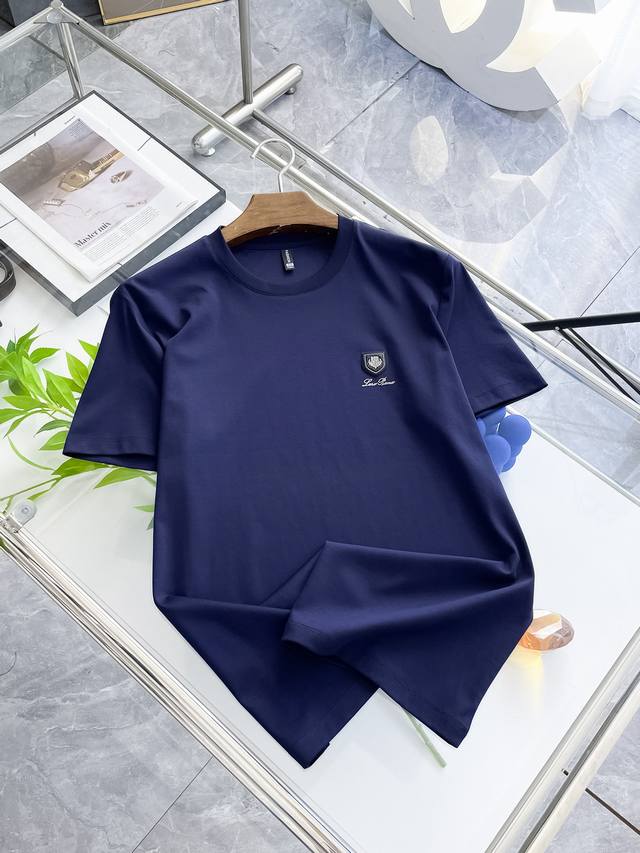 L 0春夏新款首发专柜最新款短袖圆领T恤 高端订制 设计前卫时尚！品牌Logo重工艺设计 高端定制双丝光面料.手感柔软.穿着舒适.专柜级别精致车线.做工精细.上