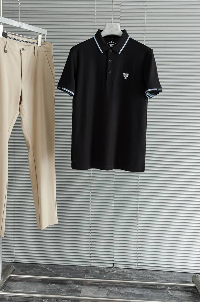 New# Prad#A 普拉#达2025 男士商务休闲纯色翻领短袖Polo衫#客供进口100%珠地棉面料，甄选上等长绒棉花原料，面料属性皆为上乘，网眼结构细腻自