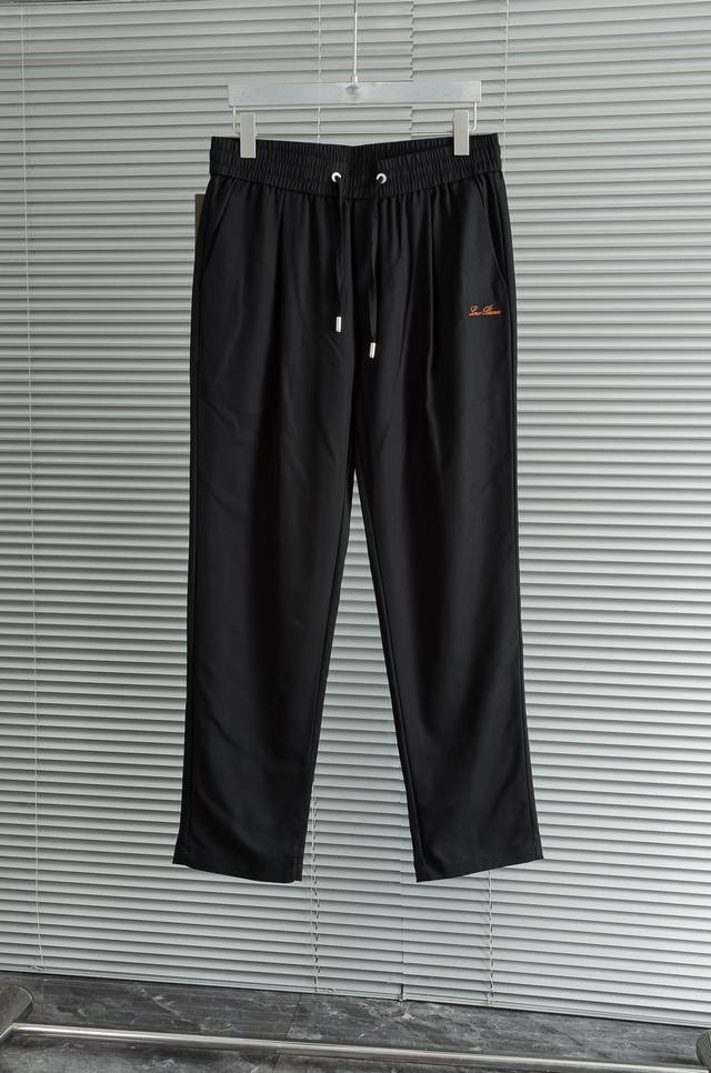 New# Loro Piana 2025新品天丝休闲裤 码数：M-Xxxl 长裤凝聚精裁工艺，以卓越非凡的版型和华贵创新的材质讲述传承与创新的故事。这款无褶长裤