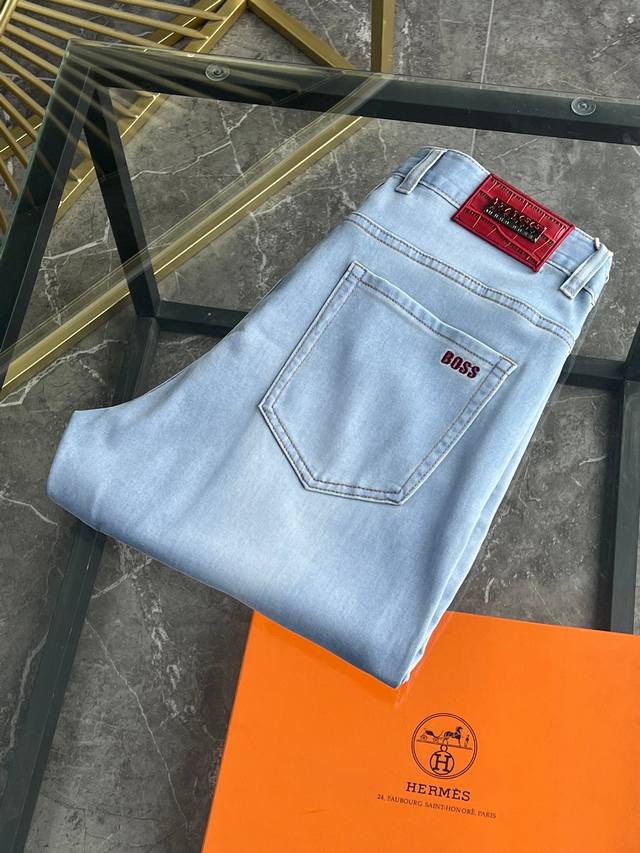 Boss 2620春夏新品 专柜有售 实体店极品牛仔裤专柜原版1:1好货，适合各个年龄段。市场最高版本的欧洲进口面料。舒适柔软亲肤，上身效果超级棒时尚百搭，笔挺