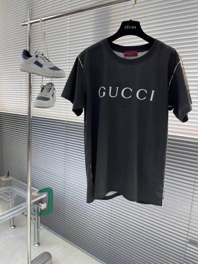Gucc 25Ss新款标准版型针织棉T恤巧妙融入Gucci反光印花，彰显品牌魅力。 码数：S.M.L.Xl S码衣长72 胸围108 肩宽45.5 M码衣长74