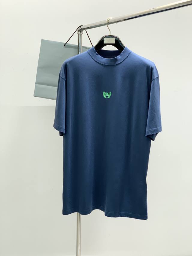 Balenciaga 巴黎世家，2025夏季季最新款，专柜同步有售，原单狠货，爆款时尚休闲圆领短袖T恤，进口原版面料，独特设计，顶级刺绣工艺字母图案装饰Logo