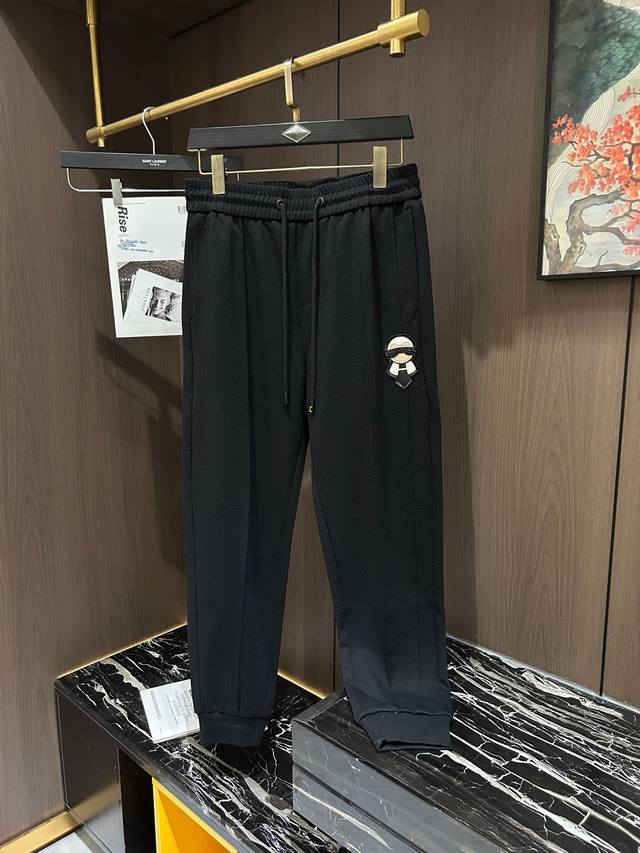 Fd2025新款 男士休闲百搭束脚卫裤休闲裤 客供毛圈棉面料，手感质感顺滑细腻 略微弹性的功能 内外兼具的美感裁剪工艺 时刻保持完美的运动百搭造型 抽绳弹力腰边