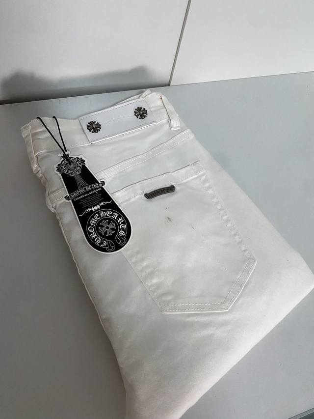 Ch 克罗心-新款来袭2630春夏，新款休闲裤牛仔裤，高端定制系列。进口高密度纯棉加沙洗工艺舒适柔软亲肤，笔挺不易起皱，简单明了，超级百搭上身效果超级棒时尚百搭