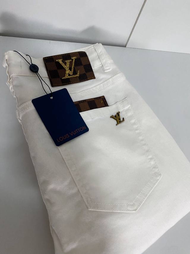 驴牌 25Ss订单火爆款牛仔裤 春夏色系百搭颜色首选 原版标对版复刻 进口订制面料 工艺+洗水外贸品质感细节处理满满到位 爆单款色系百搭大牛味 弹力修身小直筒裤