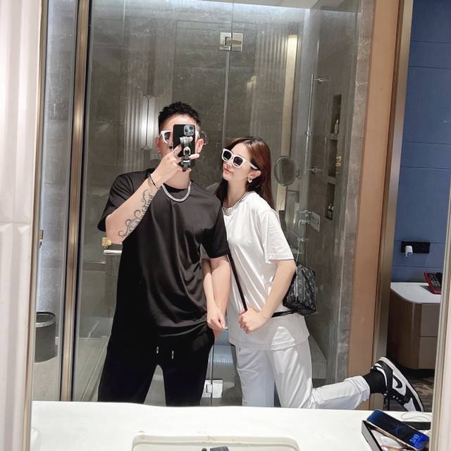 迪奥Ss春夏新款短袖套装，男女同款。上身效果超赞，码数48-56