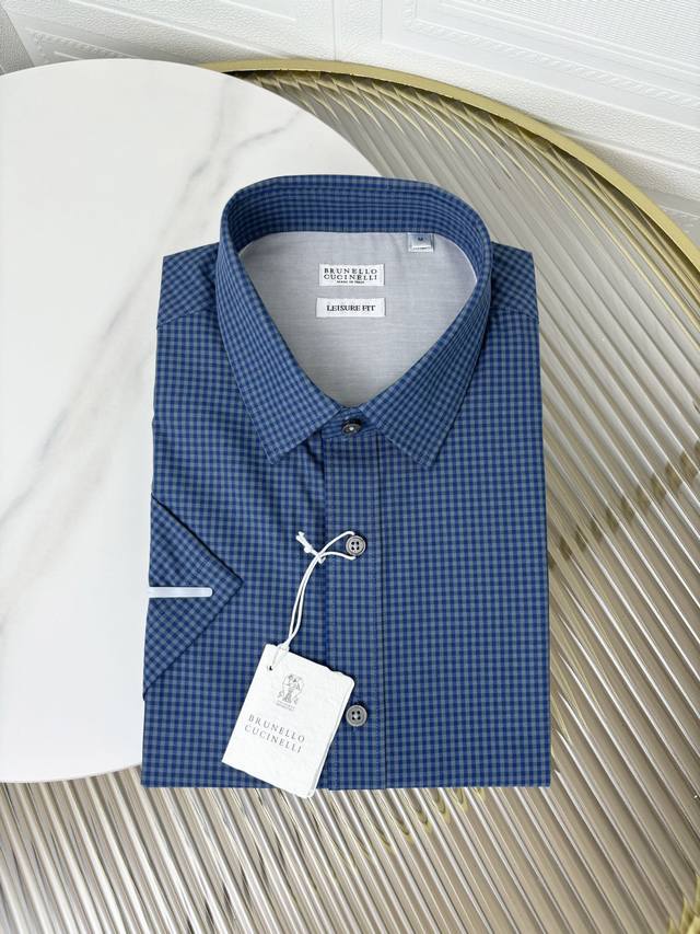 Bc 男士商务休闲棉短袖衬衫，贸易公司渠道货，官方新品，经典常青王牌产物！ 极符合家族美学基调的一款衬衫，造型设计完美沿袭了家族的精髓，客供进口的顶尖面料，选用