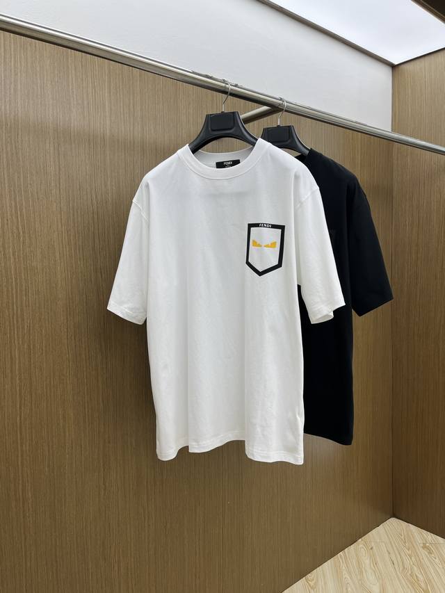 新品 Fd 2540Fw春夏新品圆领打底外穿T恤，立体感Logo微廓形半袖活性纯棉打底T恤，棉，手感面糯有骨感，柔而有韧性。工艺处理，韧性和抗皱性能得到大幅度提