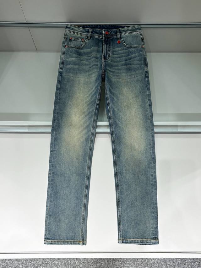 铺拍细节 Kiton# 25 春夏原单男士时装休闲丹宁牛仔裤，香港洋行渠道货，高端日本代工出品，重磅白金级臻品，专柜同渠道订单，8K+！官宣画册海报穿搭款！ 可