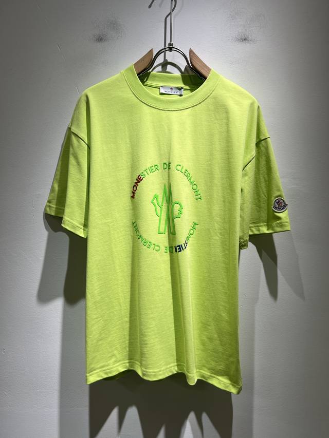 Moncler蒙家 2025春夏最新男女同款贸易订单短袖T恤，全品相！！网红款！采用Logo图案压胶设计！上身舒适透气，不僵硬，整体有着丰富的立体感，品质出口订