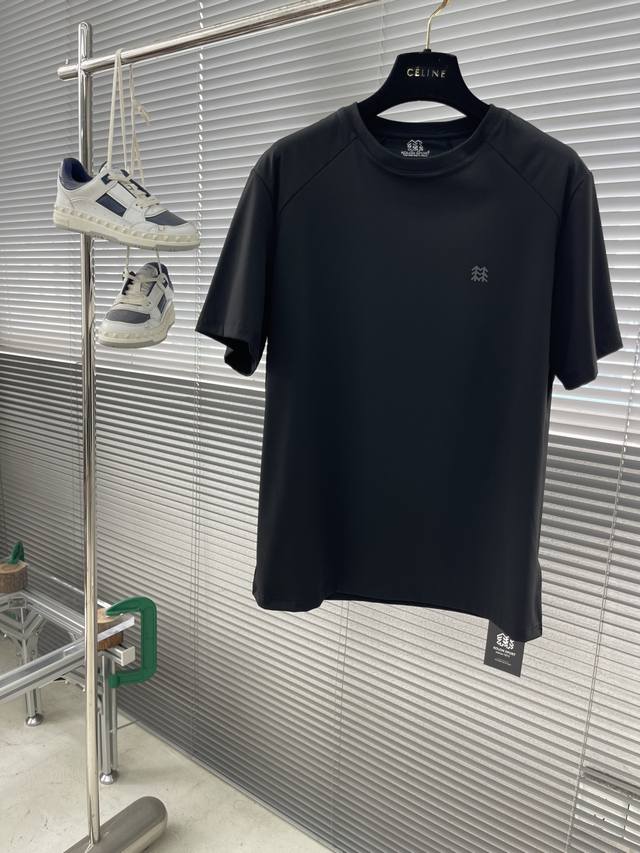 Kolon Sport 25春夏新款首发专柜最新款圆领T恤 高端订制 设计前卫时尚！品牌Logo重工艺设计 高端定制面料.手感柔软.穿着舒适.专柜级别精致车线.