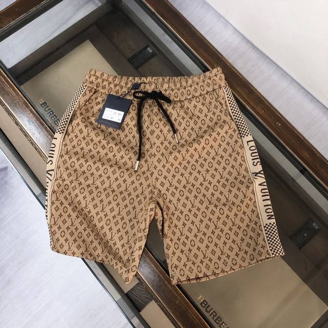 Clouis Vuitton Lv 路易威登 2025年大师级设计经典标志性的Logo短裤！裤边提花织带拼接！！原版复刻，客供定制面料，上身效果丝滑柔软，亲肤吸
