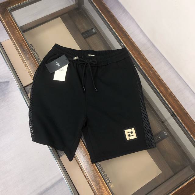 Cfendi 芬迪 2025最新款休闲短裤，定制面料 ～品牌标识Logo标点缀！款式简单又不失档次三标齐全、透气舒适度高，细节无可挑剔，品牌元素设计理念，体现高