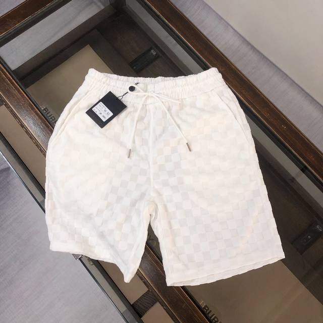 Clouis Vuitton Lv 25Ss专柜同款毛巾绒短裤 ～情侣款～采用棉质毛圈面料精心制作，饰以同色调提花图案。厚板立体！衣服偏厚使整体高透气和柔软性的
