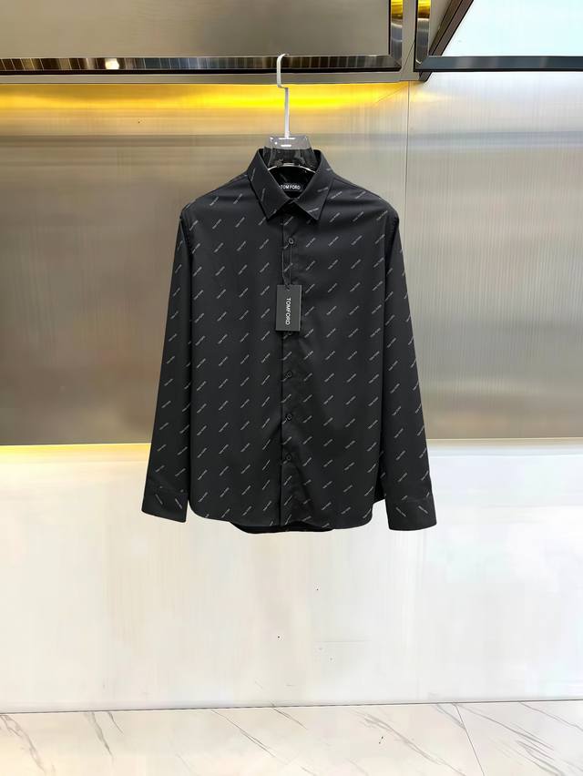 春夏爆款， Tf 高端品质. 2025专柜最新爆款衬衫出货 巴黎专柜同步发售！精选意大利进口定制精棉衬衣面料搭配最新款，胸前的精致品牌刺绣设计和背后的品牌英文时