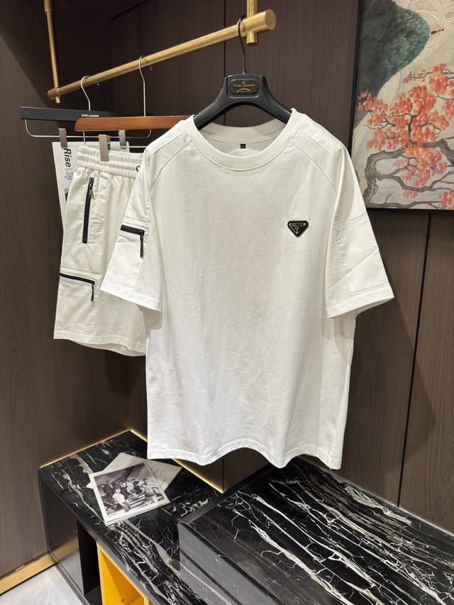 一套 Pra25S 新款男士休闲圆领短袖短裤套装，码数M-3Xl